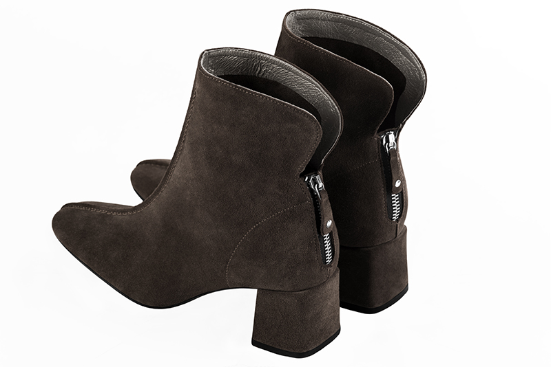 Boots habillees femme marron ebene. Bout carre. Talon mi haut bottier